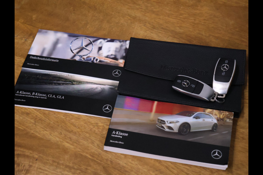 Mercedes-Benz A-Klasse 250 e Business Solution Luxury Limited [TREKHAAK, CRUISE CONTROL, SFEERVERLICHTING, BLUETOOTH TELEFOON, ACHTERUITRIJCAMERA, PDC V+A, STOELVERWARMING, NIEUWSTAAT]