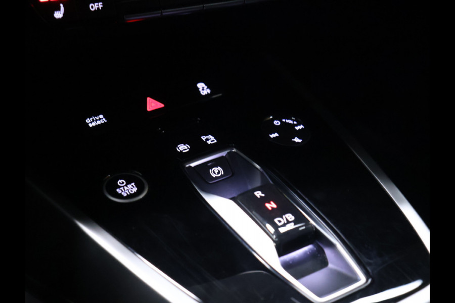 Audi Q4 e-tron 40 Launch edition Advanced Plus 77 kWh [MEMORY SEATS, ADAPTIVE CRUISE CONTROL, APPLE CARPAY, ANDROID AUTO, HUD, SONOS, ACHTERUITRIJCAMERA, PDC V+A, STUURVERWARMING, NIEUWSTAAT]
