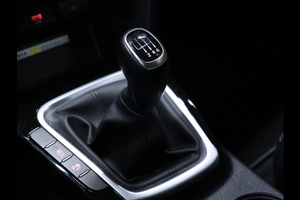 Kia Xceed 1.4 T-GDi DynamicLine [APPLE CARPLAY, ANDROID AUTO, CRUISE CONTROL, JBL, ACHTERUITRIJCAMERA, PDC ACHTER, STOELVERWARMING, STUURVERWARMING, NIEUWSTAAT]