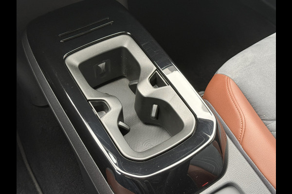 Volkswagen ID.4 First 77 kWh | Elek. Trekhaak | Warmtepomp | Apple Carplay | Camera