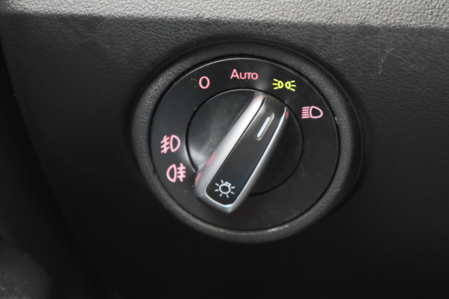 Volkswagen up! 1.0 BMT high up! 5-Deurs, Leder/Stof, Airco, Cruise, Bluetooth, Radio, PDC, 15''