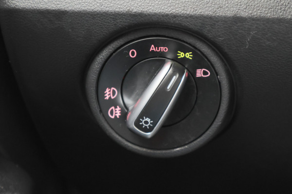 Volkswagen up! 1.0 BMT high up! 5-Deurs, Leder/Stof, Airco, Cruise, Bluetooth, Radio, PDC, 15''