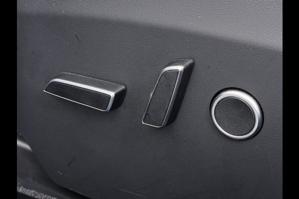 Tesla Model S 680 pk 0-100 3,1sec. Adaptive-Luchtvering FSD-4 / AutoPilot-4 Enhanced EAP ASS-Smart Summon Yoke Stuur Zelf-Parkeren / Voorrijde Long Range100kw Dual Motor 4WD AWD Schuifkanteldak Wi-Fi.Vb. App AEB ASR Rijstrookhulp Bordherkenning ACC ESP DodehoekDetector  Mistlampen Verwarmde-Sproeiers AWD 4 wheel Drive 1.600kg Trekvermogen Orig. NL-se auto 118.000 euro nieuw ! Fabrieksgarantie 4 jaar 80.000 en 240.000/8 jaar Accupakket!