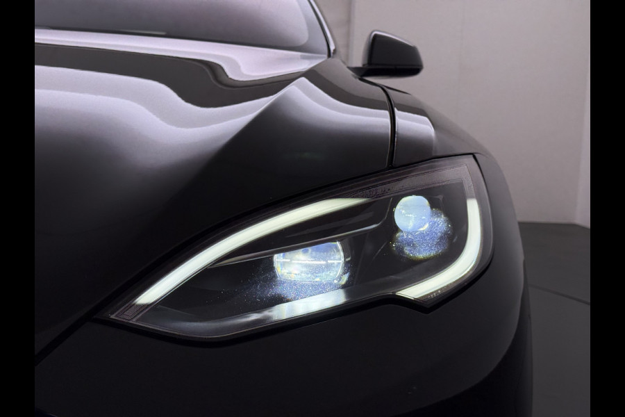 Tesla Model S 680 pk 0-100 3,1sec. Adaptive-Luchtvering FSD-4 / AutoPilot-4 Enhanced EAP ASS-Smart Summon Yoke Stuur Zelf-Parkeren / Voorrijde Long Range100kw Dual Motor 4WD AWD Schuifkanteldak Wi-Fi.Vb. App AEB ASR Rijstrookhulp Bordherkenning ACC ESP DodehoekDetector  Mistlampen Verwarmde-Sproeiers AWD 4 wheel Drive 1.600kg Trekvermogen Orig. NL-se auto 118.000 euro nieuw ! Fabrieksgarantie 4 jaar 80.000 en 240.000/8 jaar Accupakket!