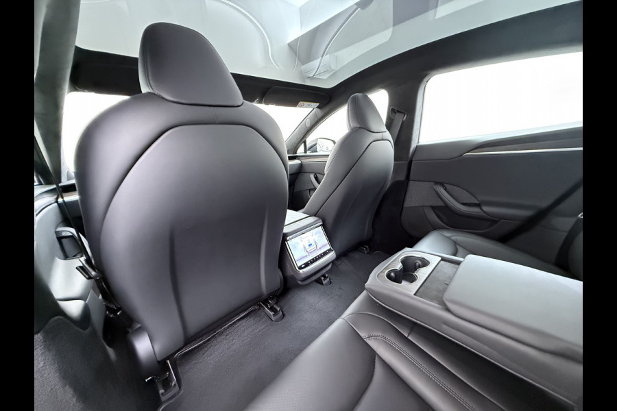 Tesla Model S 680 pk 0-100 3,1sec. Adaptive-Luchtvering FSD-4 / AutoPilot-4 Enhanced EAP ASS-Smart Summon Yoke Stuur Zelf-Parkeren / Voorrijde Long Range100kw Dual Motor 4WD AWD Schuifkanteldak Wi-Fi.Vb. App AEB ASR Rijstrookhulp Bordherkenning ACC ESP DodehoekDetector  Mistlampen Verwarmde-Sproeiers AWD 4 wheel Drive 1.600kg Trekvermogen Orig. NL-se auto 118.000 euro nieuw ! Fabrieksgarantie 4 jaar 80.000 en 240.000/8 jaar Accupakket!
