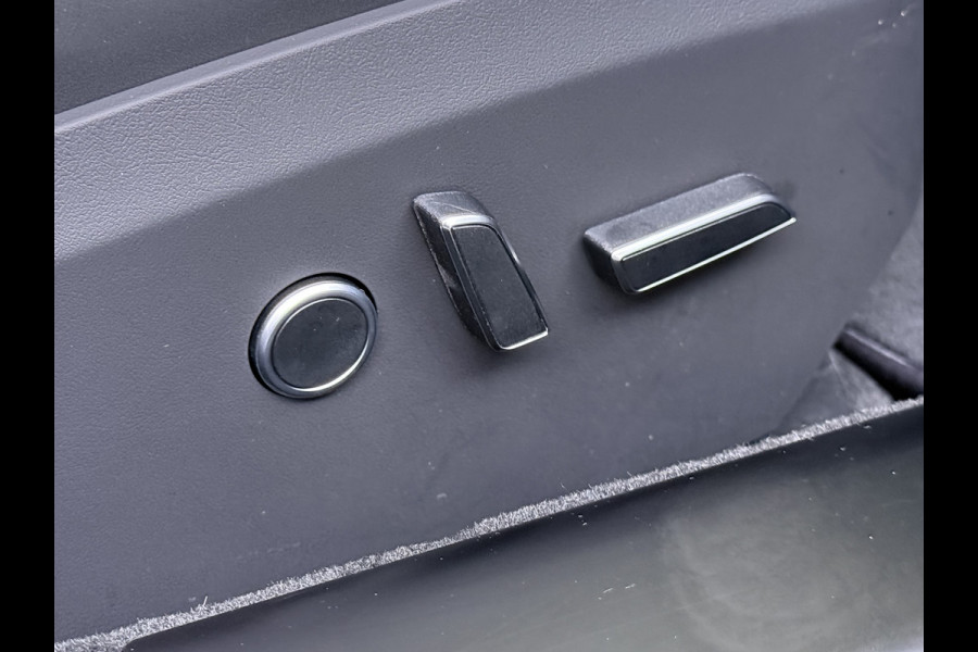 Tesla Model S 680 pk 0-100 3,1sec. Adaptive-Luchtvering FSD-4 / AutoPilot-4 Enhanced EAP ASS-Smart Summon Yoke Stuur Zelf-Parkeren / Voorrijde Long Range100kw Dual Motor 4WD AWD Schuifkanteldak Wi-Fi.Vb. App AEB ASR Rijstrookhulp Bordherkenning ACC ESP DodehoekDetector  Mistlampen Verwarmde-Sproeiers AWD 4 wheel Drive 1.600kg Trekvermogen Orig. NL-se auto 118.000 euro nieuw ! Fabrieksgarantie 4 jaar 80.000 en 240.000/8 jaar Accupakket!