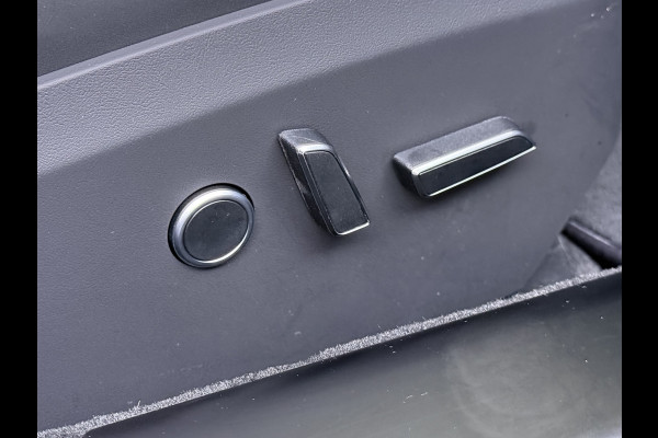 Tesla Model S 680 pk 0-100 3,1sec. Adaptive-Luchtvering FSD-4 / AutoPilot-4 Enhanced EAP ASS-Smart Summon Yoke Stuur Zelf-Parkeren / Voorrijde Long Range100kw Dual Motor 4WD AWD Schuifkanteldak Wi-Fi.Vb. App AEB ASR Rijstrookhulp Bordherkenning ACC ESP DodehoekDetector  Mistlampen Verwarmde-Sproeiers AWD 4 wheel Drive 1.600kg Trekvermogen Orig. NL-se auto 118.000 euro nieuw ! Fabrieksgarantie 4 jaar 80.000 en 240.000/8 jaar Accupakket!