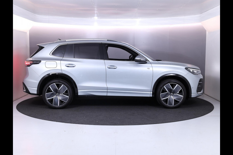Volkswagen Tiguan R-Line-Edition 1.5 eHybrid 272 pk DSG | 20" LM | Stoel & stuurverwarming | 360 graden camera | IQ.Light |