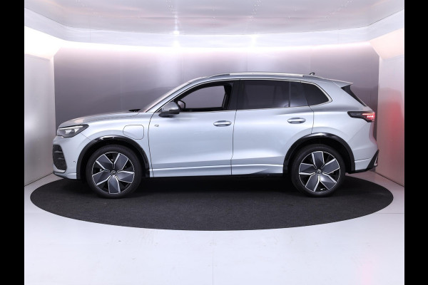 Volkswagen Tiguan R-Line-Edition 1.5 eHybrid 272 pk DSG | 20" LM | Stoel & stuurverwarming | 360 graden camera | IQ.Light |
