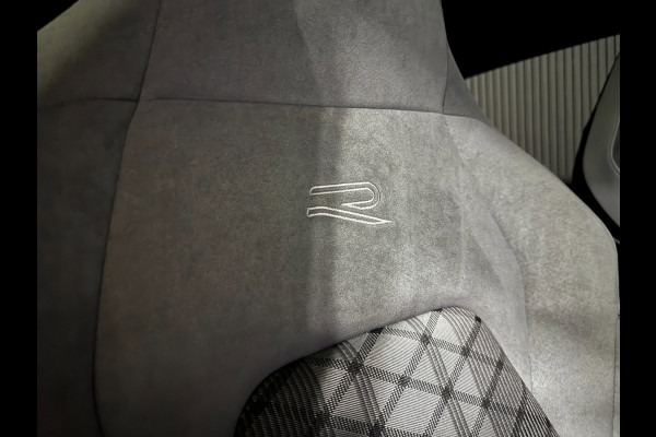 Volkswagen Golf 1.5 eTSI R-Line PANO | HARMAN KARDON | HEAD UP | IQ LIGHT