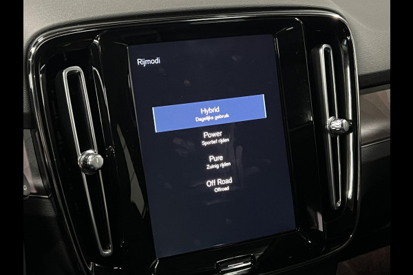 Volvo XC40 1.5 T5 Plug-in hybrid Ultimate Dark Open dak | Adapt. Cruise | 360 camera | Stuur-/stoelverwarming | Harman/Kardon | Leder | Carplay