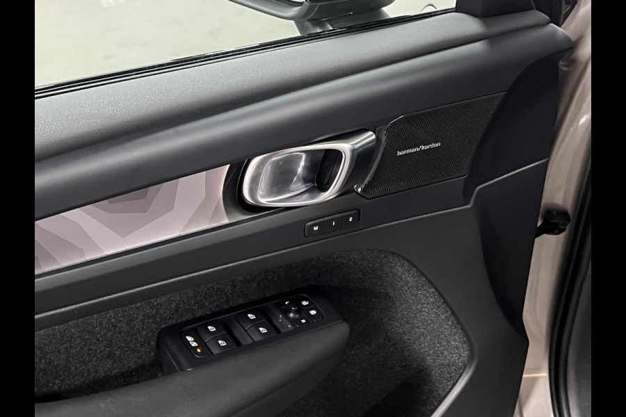 Volvo XC40 1.5 T5 Plug-in hybrid Ultimate Dark Open dak | Adapt. Cruise | 360 camera | Stuur-/stoelverwarming | Harman/Kardon | Leder | Carplay