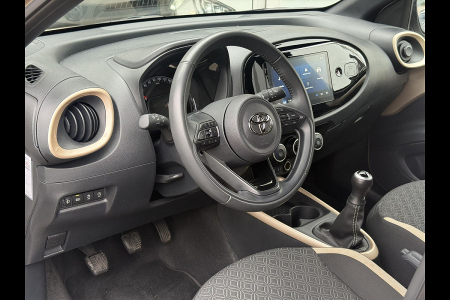 Toyota Aygo X 1.0 VVT-i MT Pulse Bi-tone | Ginger beige, 17 inch, Privacy glass, Apple CarPlay/Android auto, Airconditioning, Parkeercamera