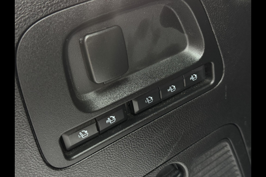 Ford S-Max 1.5 Titanium 7p. STOELVERWARMING | NAVI | TREKHAAK