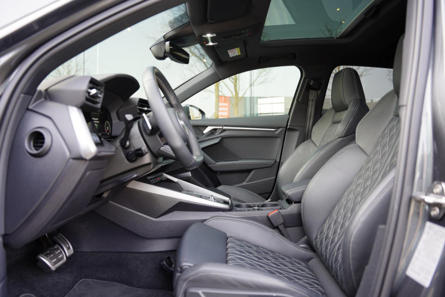 Audi A3 Sportback 35 TFSI S edition / B&O / RS-Seats / Panorama Dak
