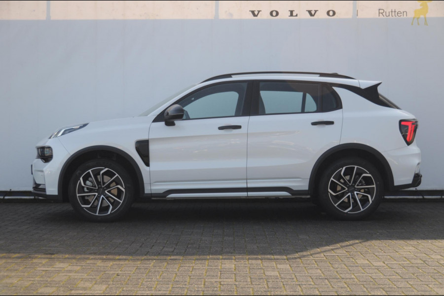 Lynk & Co 01 276PK Automaat Core / Adaptieve cruise control / Stoel - en stuurwielverarming / Parkeersensoren met camera / Apple carplay / Trekhaak / Metallic lak / 19" lichtmetalen velgen