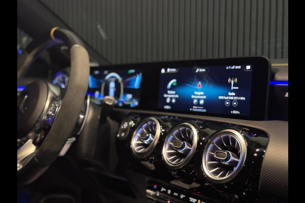 Mercedes-Benz CLA-Klasse Shooting Brake AMG 45 S 4MATIC+ PANO | SCHAALSTOELEN | BURMESTER | HUD