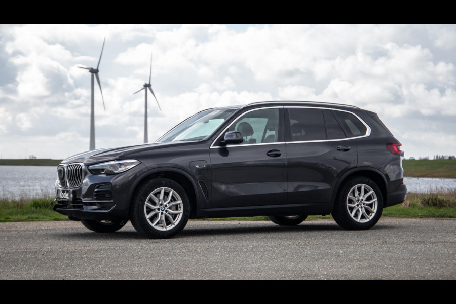 BMW X5 xDrive45e CARPLAY  / CAMERA / DEALER ONDERHOUDEN / BRUIN LEER / STOELVERWARMING