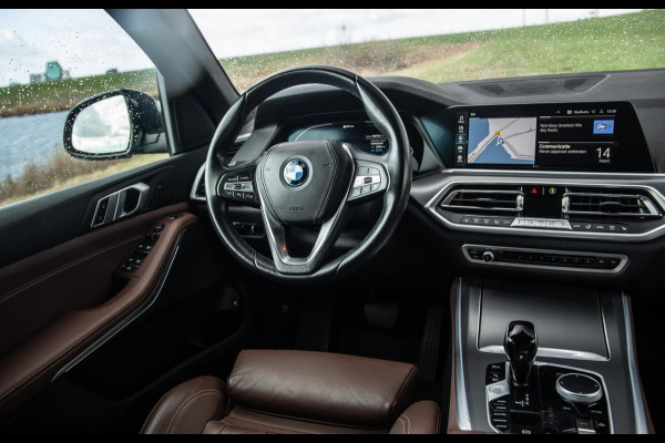 BMW X5 xDrive45e CARPLAY  / CAMERA / DEALER ONDERHOUDEN / BRUIN LEER / STOELVERWARMING
