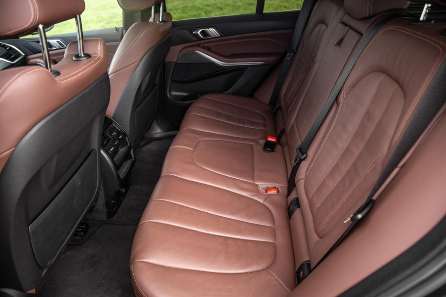 BMW X5 xDrive45e CARPLAY  / CAMERA / DEALER ONDERHOUDEN / BRUIN LEER / STOELVERWARMING