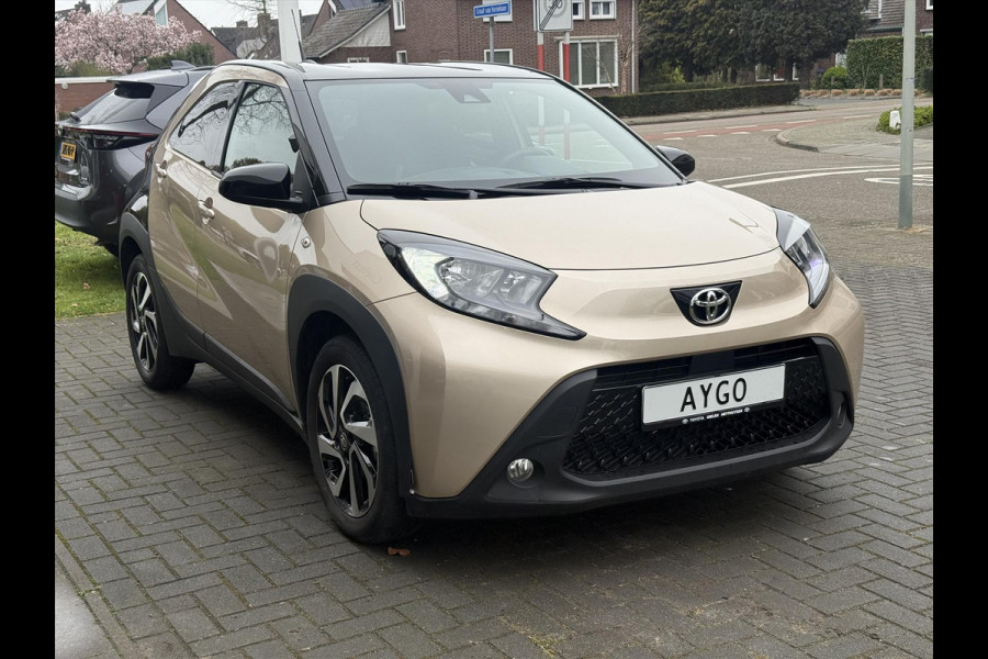 Toyota Aygo X 1.0 VVT-i MT Pulse Bi-tone | Ginger beige, 17 inch, Privacy glass, Apple CarPlay/Android auto, Airconditioning, Parkeercamera