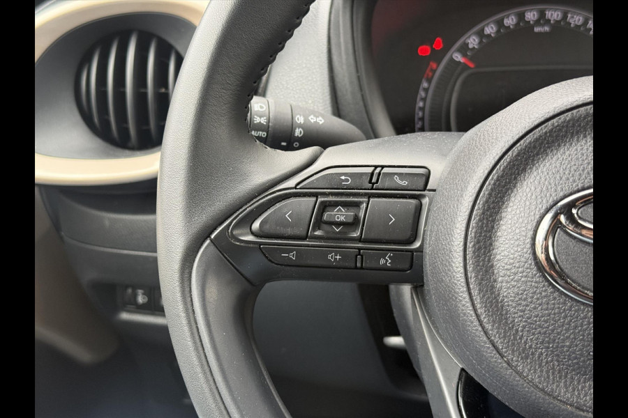 Toyota Aygo X 1.0 VVT-i MT Pulse Bi-tone | Ginger beige, 17 inch, Privacy glass, Apple CarPlay/Android auto, Airconditioning, Parkeercamera