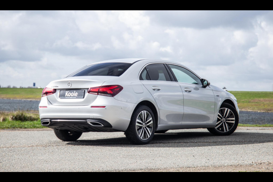 Mercedes-Benz A-Klasse 250 e Business Solution Luxury Limited CARPLAY / LEER / CAMERA / AUTOMAAT