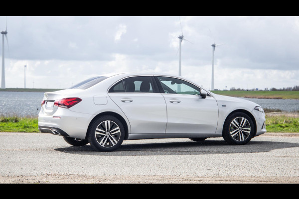 Mercedes-Benz A-Klasse 250 e Business Solution Luxury Limited CARPLAY / LEER / CAMERA / AUTOMAAT