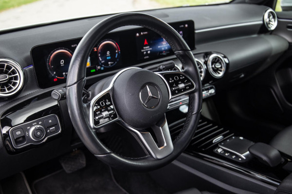 Mercedes-Benz A-Klasse 250 e Business Solution Luxury Limited CARPLAY / LEER / CAMERA / AUTOMAAT