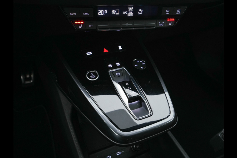Audi Q4 e-tron 40 Launch edition S Competition 77 kWh [ 3-Fase ] {SOH-93%} (INCL-BTW) *HEATPUMP | LEATHER-FABRIC | MATRIX-LED | ADAPTIVE-CRUISE | HEATED-SPORTSEATS | AMBIENTLIGHT | DIGI-COCKPIT | CAMERA | KEYLESS | DAB+ | NAVI-FULLMAP | TOWBAR | PRIVACYGLASS | 21"AL