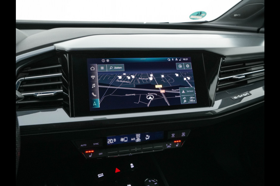 Audi Q4 e-tron 40 Launch edition S Competition 77 kWh [ 3-Fase ] {SOH-93%} (INCL-BTW) *HEATPUMP | LEATHER-FABRIC | MATRIX-LED | ADAPTIVE-CRUISE | HEATED-SPORTSEATS | AMBIENTLIGHT | DIGI-COCKPIT | CAMERA | KEYLESS | DAB+ | NAVI-FULLMAP | TOWBAR | PRIVACYGLASS | 21"AL