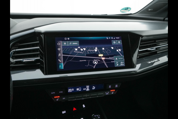 Audi Q4 e-tron 40 Launch edition S Competition 77 kWh [ 3-Fase ] {SOH-93%} (INCL-BTW) *HEATPUMP | LEATHER-FABRIC | MATRIX-LED | ADAPTIVE-CRUISE | HEATED-SPORTSEATS | AMBIENTLIGHT | DIGI-COCKPIT | CAMERA | KEYLESS | DAB+ | NAVI-FULLMAP | TOWBAR | PRIVACYGLASS | 21"AL