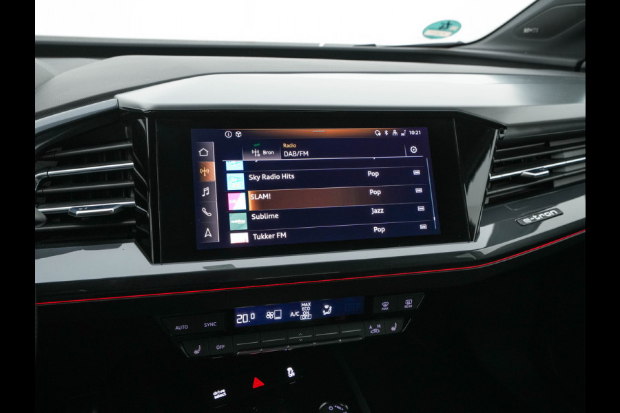 Audi Q4 e-tron 40 Launch edition S Competition 77 kWh [ 3-Fase ] {SOH-93%} (INCL-BTW) *HEATPUMP | LEATHER-FABRIC | MATRIX-LED | ADAPTIVE-CRUISE | HEATED-SPORTSEATS | AMBIENTLIGHT | DIGI-COCKPIT | CAMERA | KEYLESS | DAB+ | NAVI-FULLMAP | TOWBAR | PRIVACYGLASS | 21"AL