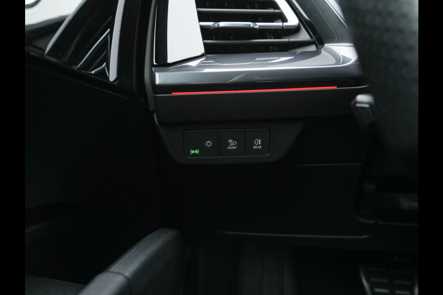 Audi Q4 e-tron 40 Launch edition S Competition 77 kWh [ 3-Fase ] {SOH-93%} (INCL-BTW) *HEATPUMP | LEATHER-FABRIC | MATRIX-LED | ADAPTIVE-CRUISE | HEATED-SPORTSEATS | AMBIENTLIGHT | DIGI-COCKPIT | CAMERA | KEYLESS | DAB+ | NAVI-FULLMAP | TOWBAR | PRIVACYGLASS | 21"AL