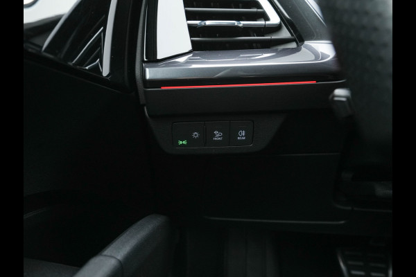 Audi Q4 e-tron 40 Launch edition S Competition 77 kWh [ 3-Fase ] {SOH-93%} (INCL-BTW) *HEATPUMP | LEATHER-FABRIC | MATRIX-LED | ADAPTIVE-CRUISE | HEATED-SPORTSEATS | AMBIENTLIGHT | DIGI-COCKPIT | CAMERA | KEYLESS | DAB+ | NAVI-FULLMAP | TOWBAR | PRIVACYGLASS | 21"AL