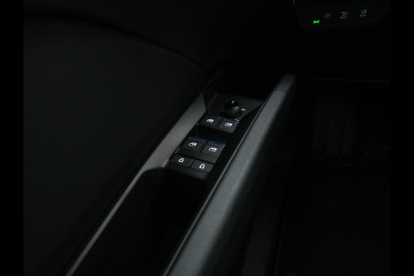 Audi Q4 e-tron 40 Launch edition S Competition 77 kWh [ 3-Fase ] {SOH-93%} (INCL-BTW) *HEATPUMP | LEATHER-FABRIC | MATRIX-LED | ADAPTIVE-CRUISE | HEATED-SPORTSEATS | AMBIENTLIGHT | DIGI-COCKPIT | CAMERA | KEYLESS | DAB+ | NAVI-FULLMAP | TOWBAR | PRIVACYGLASS | 21"AL