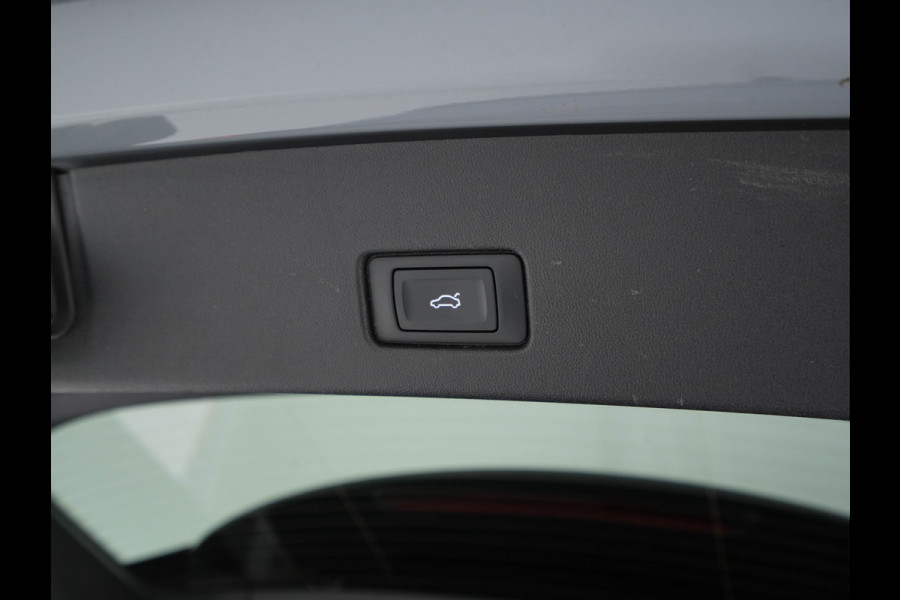 Audi Q4 e-tron 40 Launch edition S Competition 77 kWh [ 3-Fase ] {SOH-93%} (INCL-BTW) *HEATPUMP | LEATHER-FABRIC | MATRIX-LED | ADAPTIVE-CRUISE | HEATED-SPORTSEATS | AMBIENTLIGHT | DIGI-COCKPIT | CAMERA | KEYLESS | DAB+ | NAVI-FULLMAP | TOWBAR | PRIVACYGLASS | 21"AL