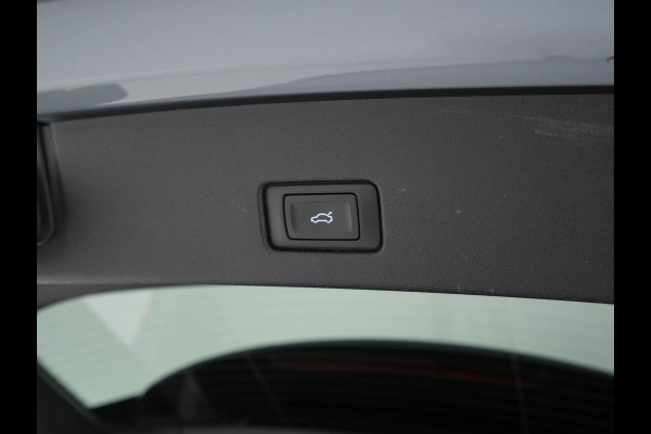 Audi Q4 e-tron 40 Launch edition S Competition 77 kWh [ 3-Fase ] {SOH-93%} (INCL-BTW) *HEATPUMP | LEATHER-FABRIC | MATRIX-LED | ADAPTIVE-CRUISE | HEATED-SPORTSEATS | AMBIENTLIGHT | DIGI-COCKPIT | CAMERA | KEYLESS | DAB+ | NAVI-FULLMAP | TOWBAR | PRIVACYGLASS | 21"AL