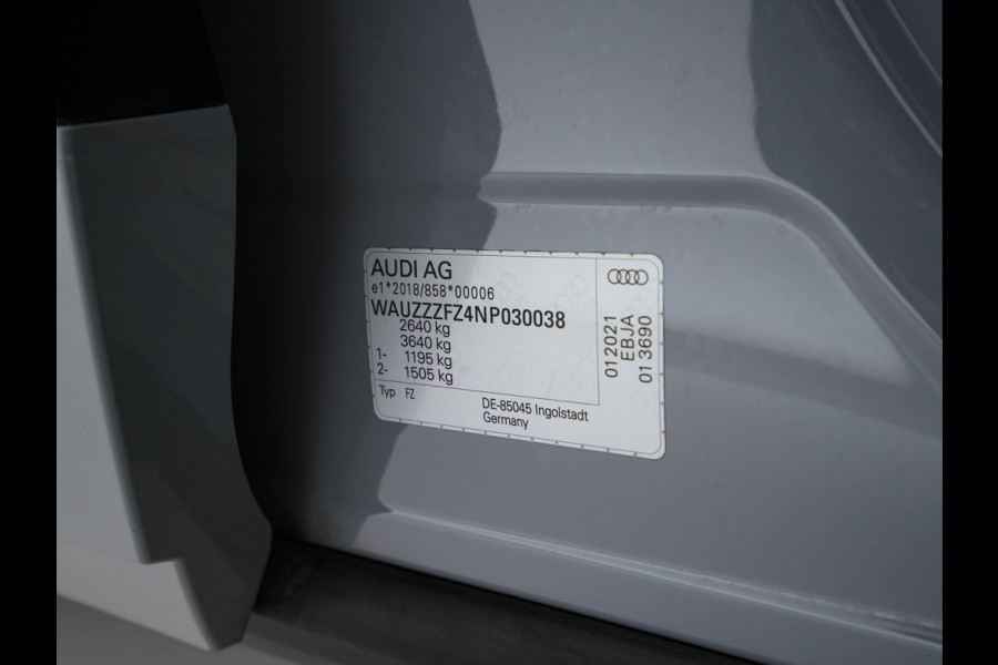 Audi Q4 e-tron 40 Launch edition S Competition 77 kWh [ 3-Fase ] {SOH-93%} (INCL-BTW) *HEATPUMP | LEATHER-FABRIC | MATRIX-LED | ADAPTIVE-CRUISE | HEATED-SPORTSEATS | AMBIENTLIGHT | DIGI-COCKPIT | CAMERA | KEYLESS | DAB+ | NAVI-FULLMAP | TOWBAR | PRIVACYGLASS | 21"AL