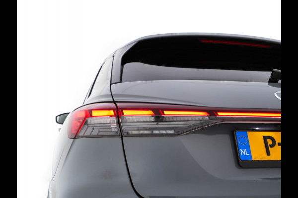 Audi Q4 e-tron 40 Launch edition S Competition 77 kWh [ 3-Fase ] {SOH-93%} (INCL-BTW) *HEATPUMP | LEATHER-FABRIC | MATRIX-LED | ADAPTIVE-CRUISE | HEATED-SPORTSEATS | AMBIENTLIGHT | DIGI-COCKPIT | CAMERA | KEYLESS | DAB+ | NAVI-FULLMAP | TOWBAR | PRIVACYGLASS | 21"AL