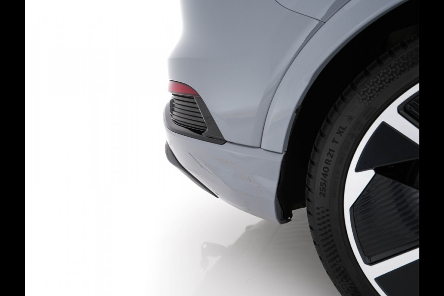 Audi Q4 e-tron 40 Launch edition S Competition 77 kWh [ 3-Fase ] {SOH-93%} (INCL-BTW) *HEATPUMP | LEATHER-FABRIC | MATRIX-LED | ADAPTIVE-CRUISE | HEATED-SPORTSEATS | AMBIENTLIGHT | DIGI-COCKPIT | CAMERA | KEYLESS | DAB+ | NAVI-FULLMAP | TOWBAR | PRIVACYGLASS | 21"AL