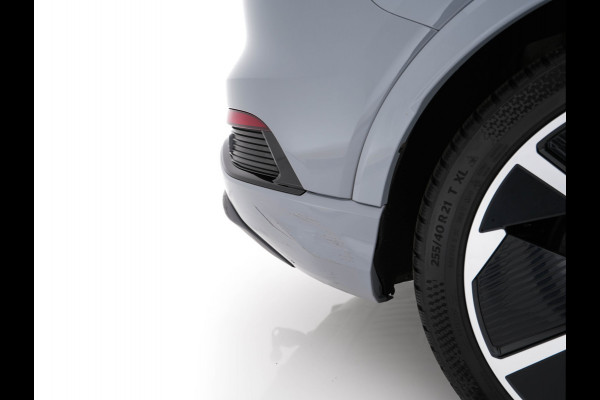 Audi Q4 e-tron 40 Launch edition S Competition 77 kWh [ 3-Fase ] {SOH-93%} (INCL-BTW) *HEATPUMP | LEATHER-FABRIC | MATRIX-LED | ADAPTIVE-CRUISE | HEATED-SPORTSEATS | AMBIENTLIGHT | DIGI-COCKPIT | CAMERA | KEYLESS | DAB+ | NAVI-FULLMAP | TOWBAR | PRIVACYGLASS | 21"AL