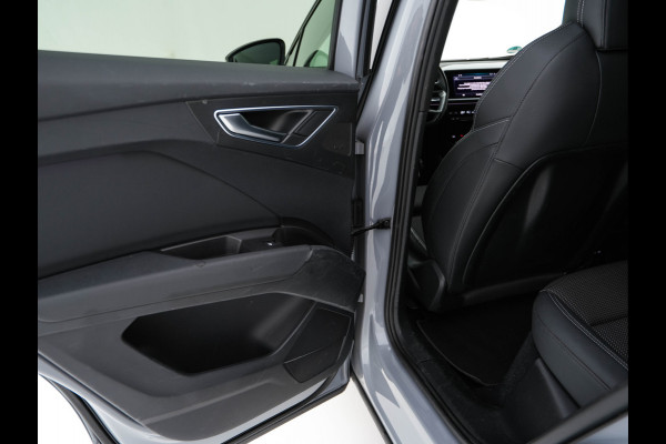 Audi Q4 e-tron 40 Launch edition S Competition 77 kWh [ 3-Fase ] {SOH-93%} (INCL-BTW) *HEATPUMP | LEATHER-FABRIC | MATRIX-LED | ADAPTIVE-CRUISE | HEATED-SPORTSEATS | AMBIENTLIGHT | DIGI-COCKPIT | CAMERA | KEYLESS | DAB+ | NAVI-FULLMAP | TOWBAR | PRIVACYGLASS | 21"AL