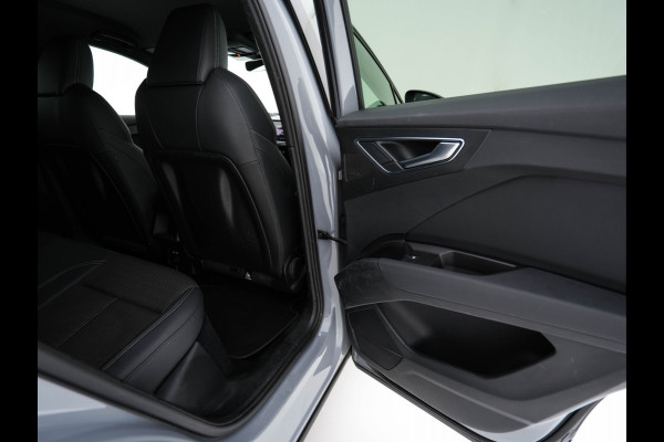Audi Q4 e-tron 40 Launch edition S Competition 77 kWh [ 3-Fase ] {SOH-93%} (INCL-BTW) *HEATPUMP | LEATHER-FABRIC | MATRIX-LED | ADAPTIVE-CRUISE | HEATED-SPORTSEATS | AMBIENTLIGHT | DIGI-COCKPIT | CAMERA | KEYLESS | DAB+ | NAVI-FULLMAP | TOWBAR | PRIVACYGLASS | 21"AL