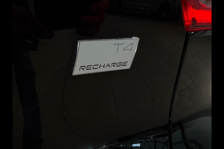 Volvo XC40 T4 Aut. Plug-in Hybrid Plus Dark Stoel+Stuurverwarming Parkeercamera 211pk