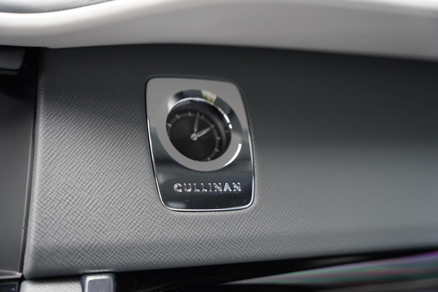 Rolls-Royce Cullinan 6.75 V12 / Bespoke Audio / Starlight / Twin-Coachline