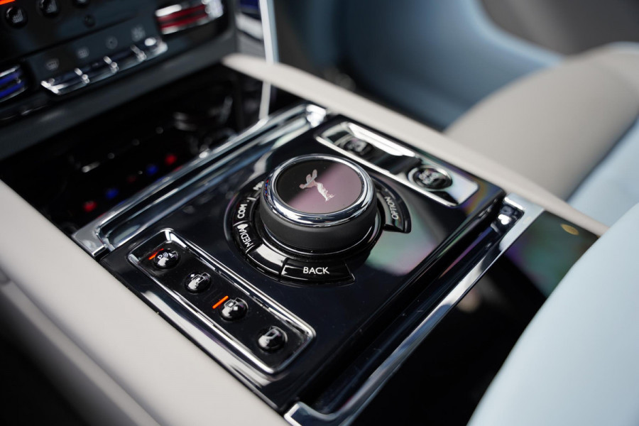 Rolls-Royce Cullinan 6.75 V12 / Bespoke Audio / Starlight / Twin-Coachline