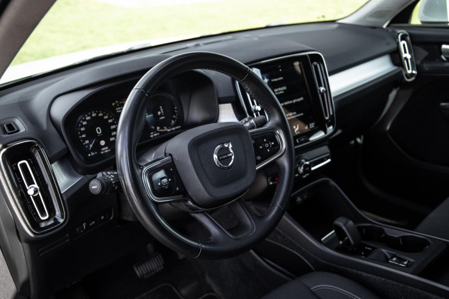 Volvo XC40 1.5 T4 Recharge Inscription AUTOMAAT / PLUG IN HYBRID / NAVI / STOELVERWARMING / CAMERA