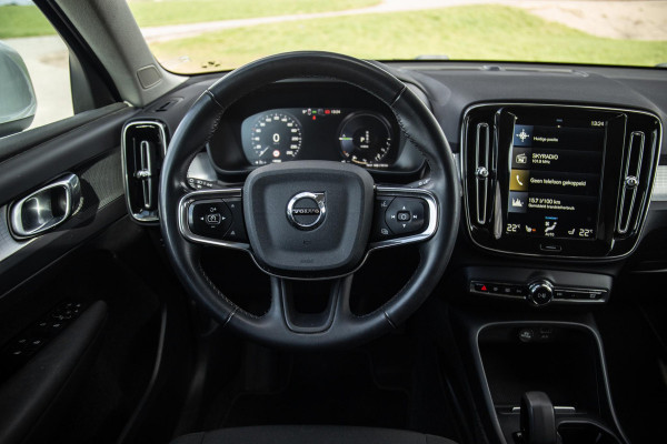 Volvo XC40 1.5 T4 Recharge Inscription AUTOMAAT / PLUG IN HYBRID / NAVI / STOELVERWARMING / CAMERA