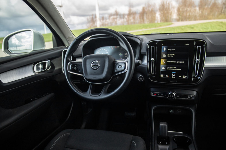 Volvo XC40 1.5 T4 Recharge Inscription AUTOMAAT / PLUG IN HYBRID / NAVI / STOELVERWARMING / CAMERA